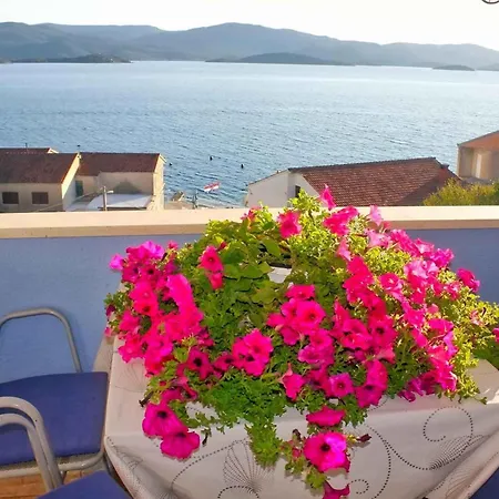 In 43529 * קומרנה